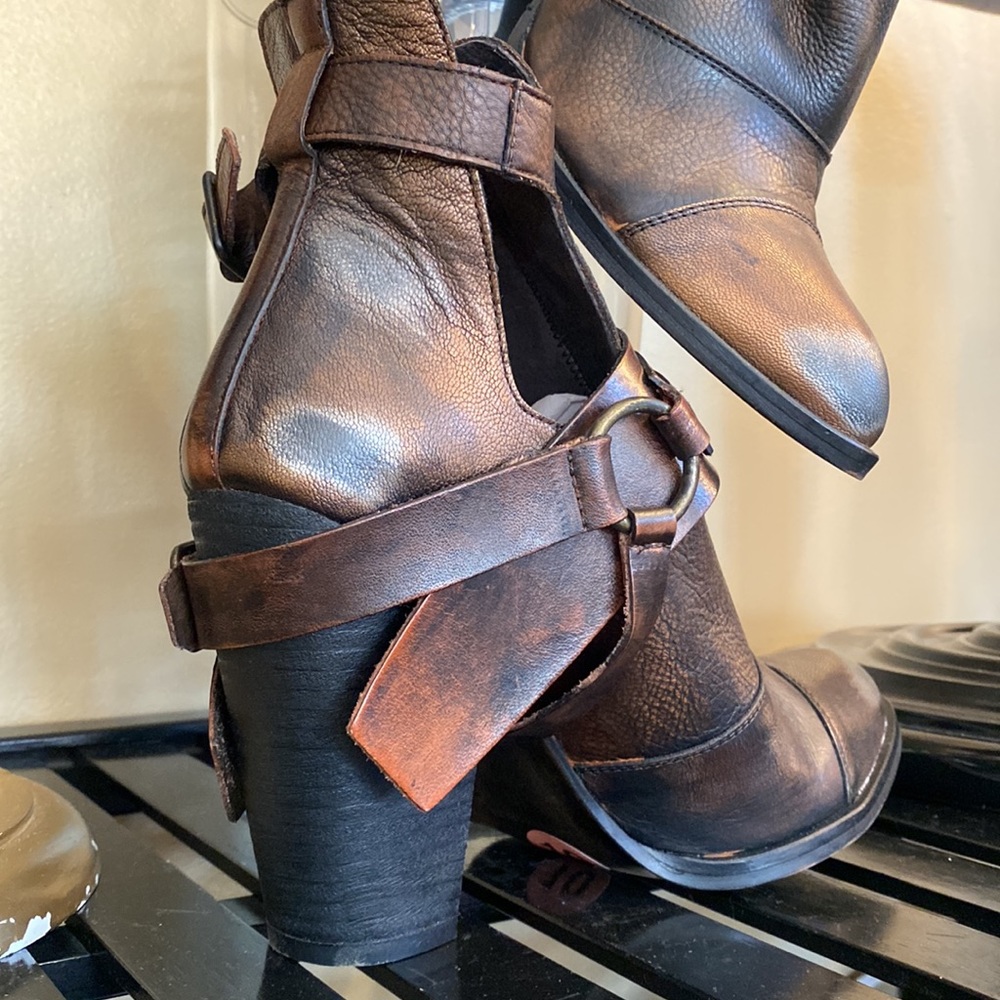 🌺NM Rag & Bone
Brown Buckle Style Boot - Picture 4 of 10